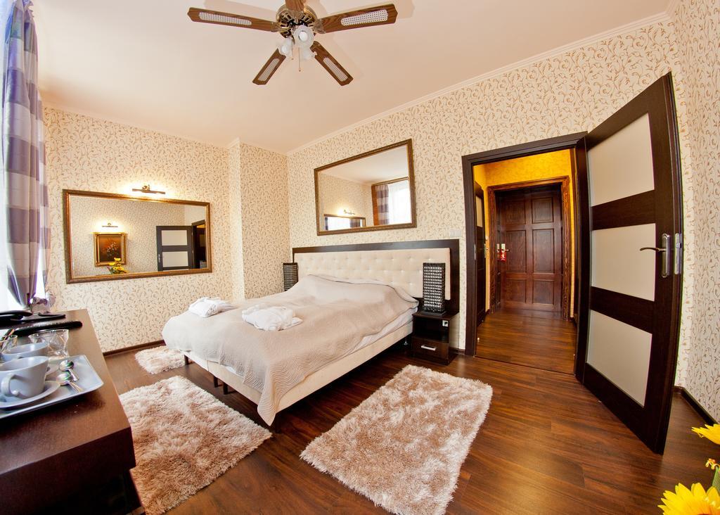 Palac Saturna Czeladź Quarto foto